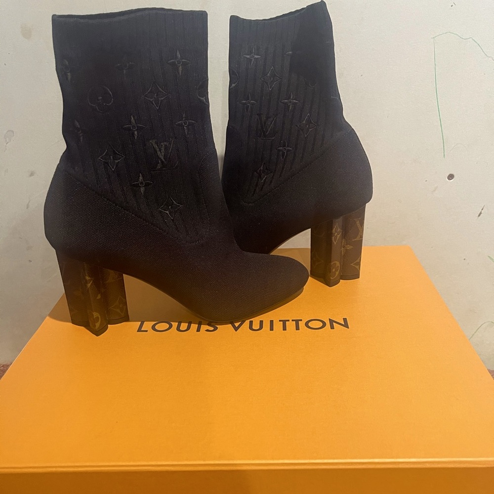 Louis Vuitton silhouette ankle boot